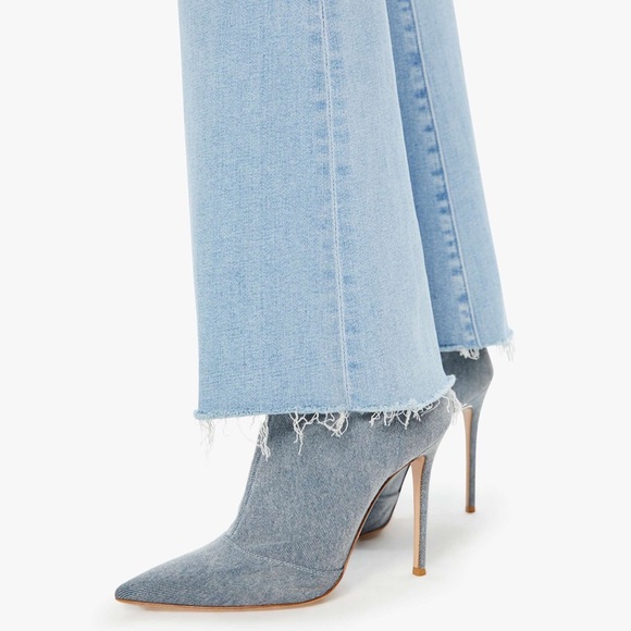 The Weekender Fray Jeans - Picture 3 of 11